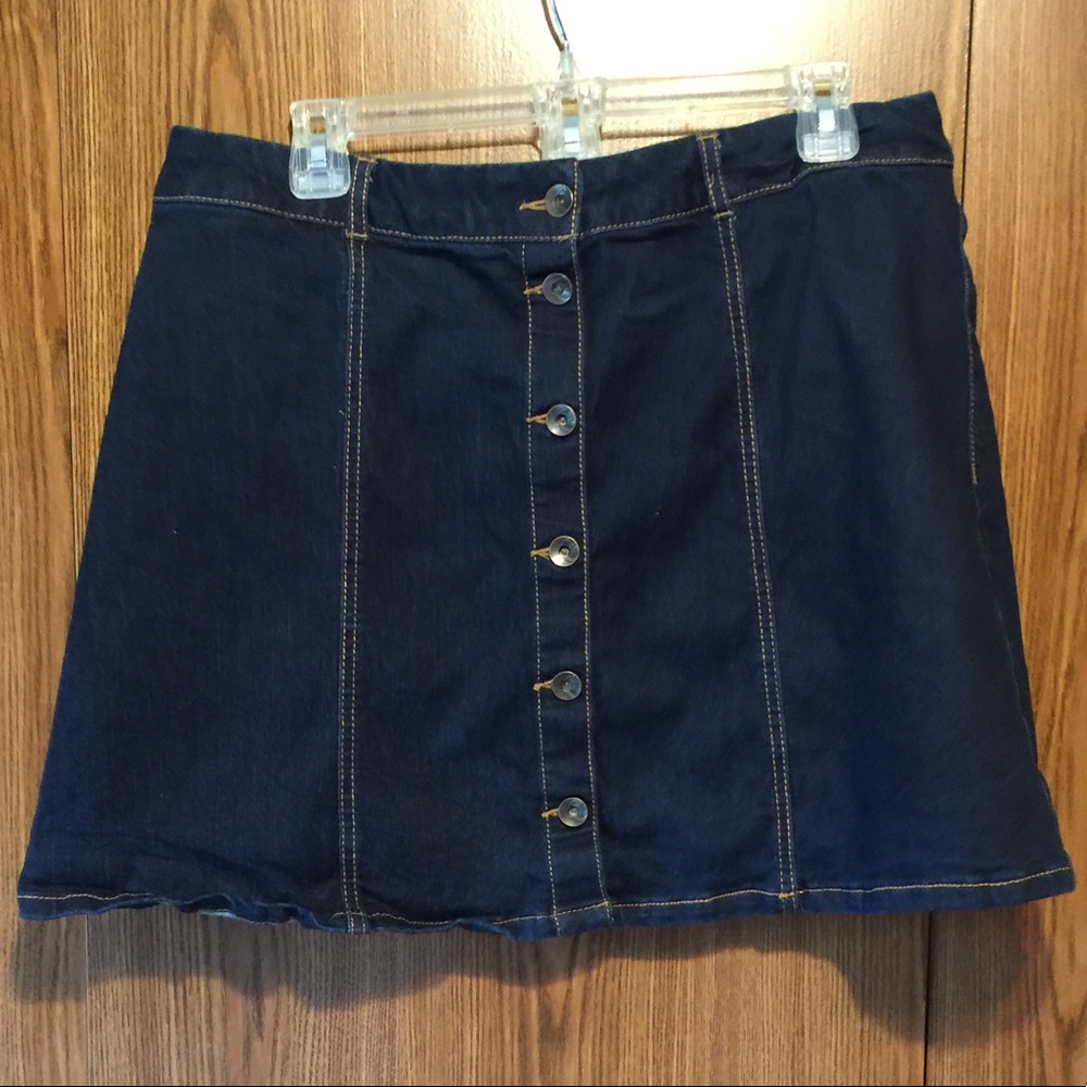 Short denim skirt